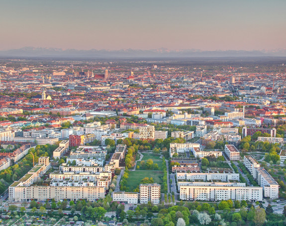 Luftbild auf Großstadt mit Wohnsiedlungen Luftbild auf Großstadt mit Wohnsiedlungen